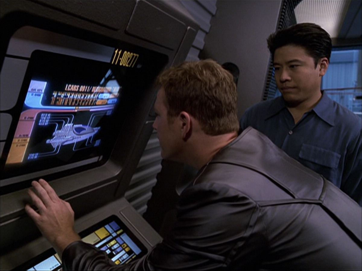 extant_StarTrek_VOY_6x05-Alice_01133.jpg