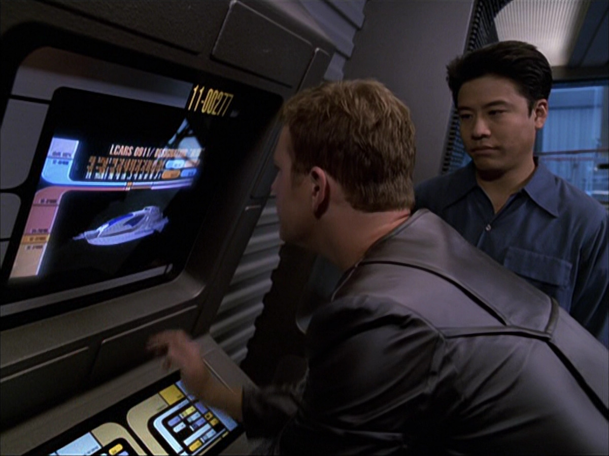 extant_StarTrek_VOY_6x05-Alice_01135.jpg