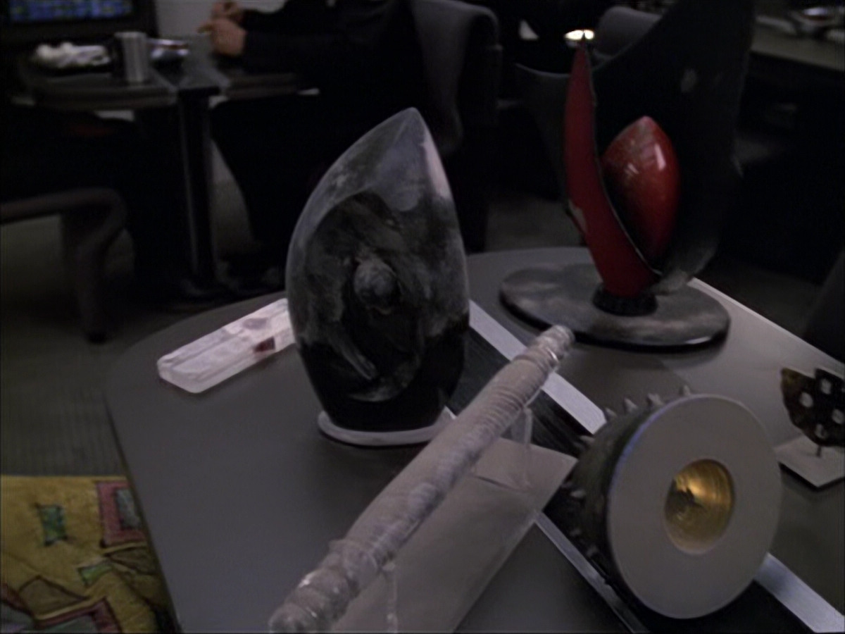 extant_StarTrek_VOY_6x05-Alice_01144.jpg
