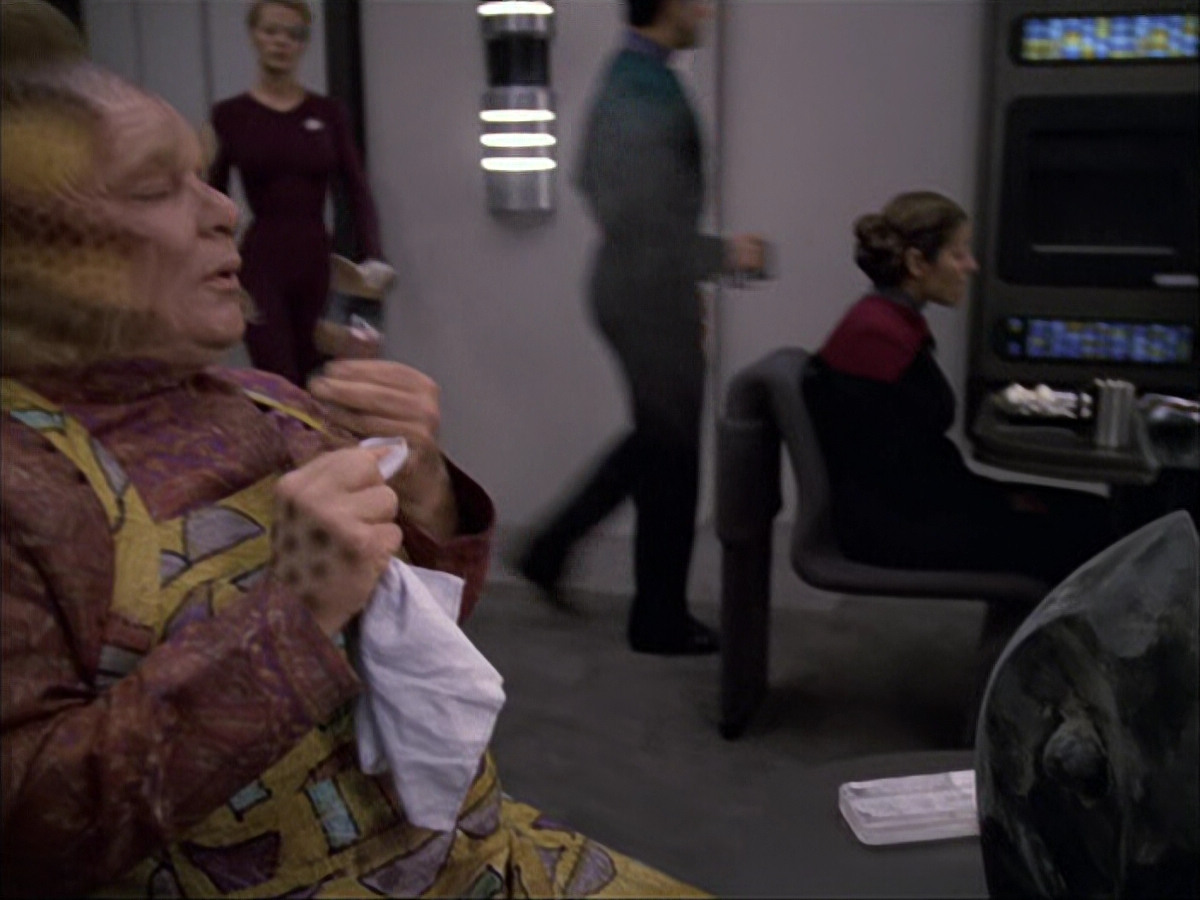 extant_StarTrek_VOY_6x05-Alice_01147.jpg