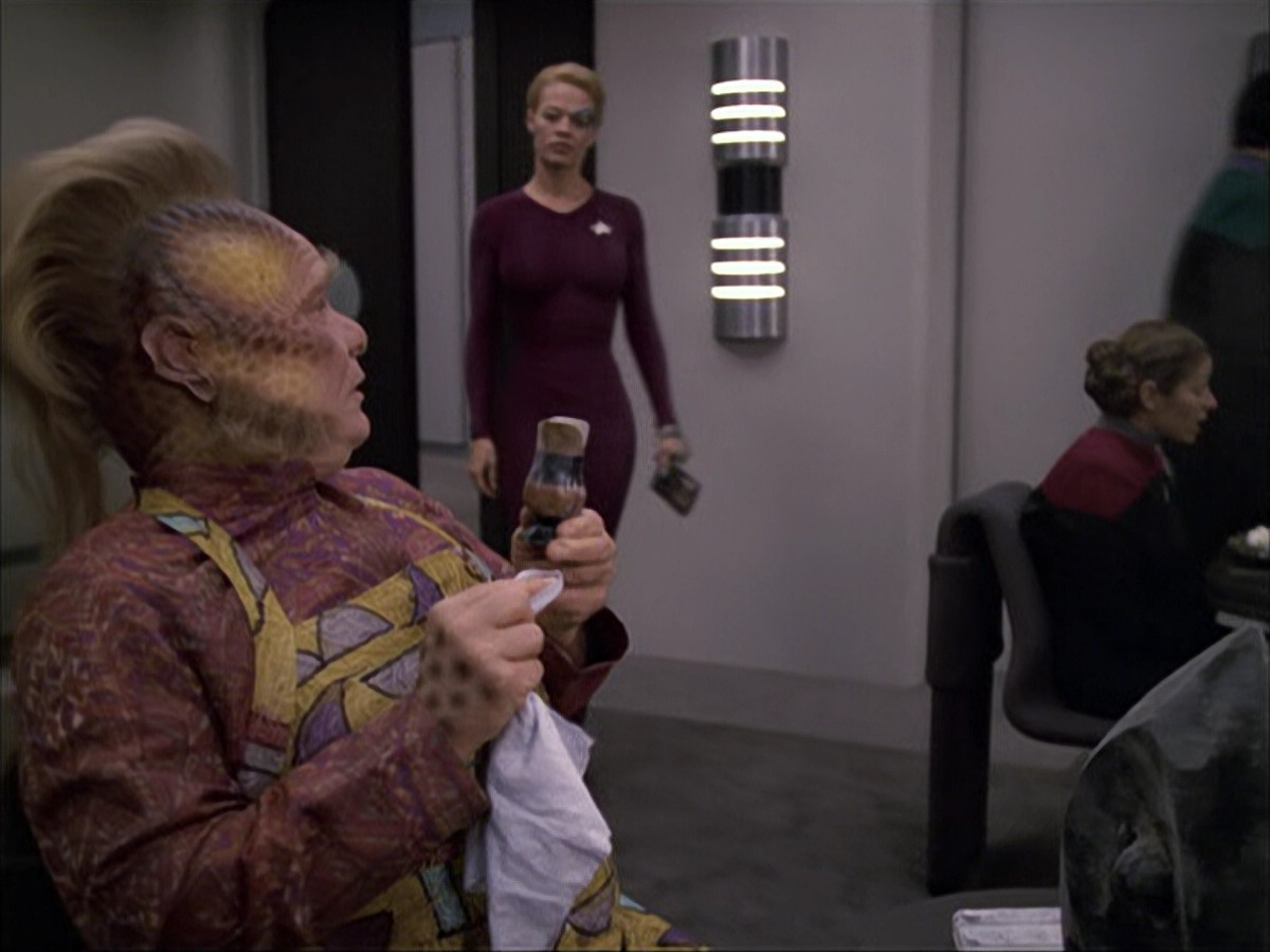 extant_StarTrek_VOY_6x05-Alice_01148.jpg