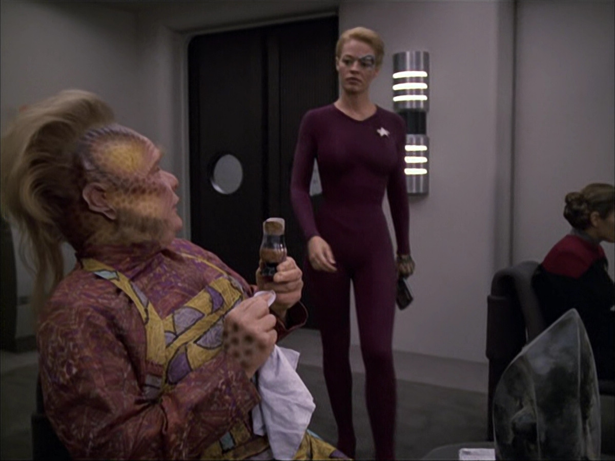 extant_StarTrek_VOY_6x05-Alice_01149.jpg