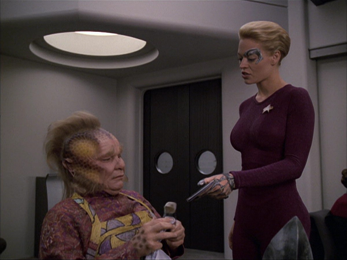 extant_StarTrek_VOY_6x05-Alice_01153.jpg