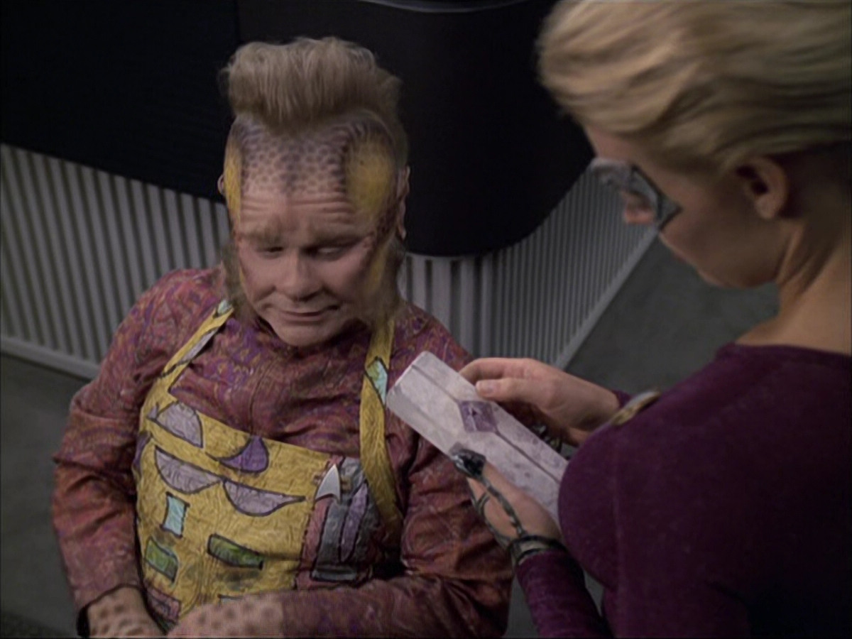 extant_StarTrek_VOY_6x05-Alice_01178.jpg
