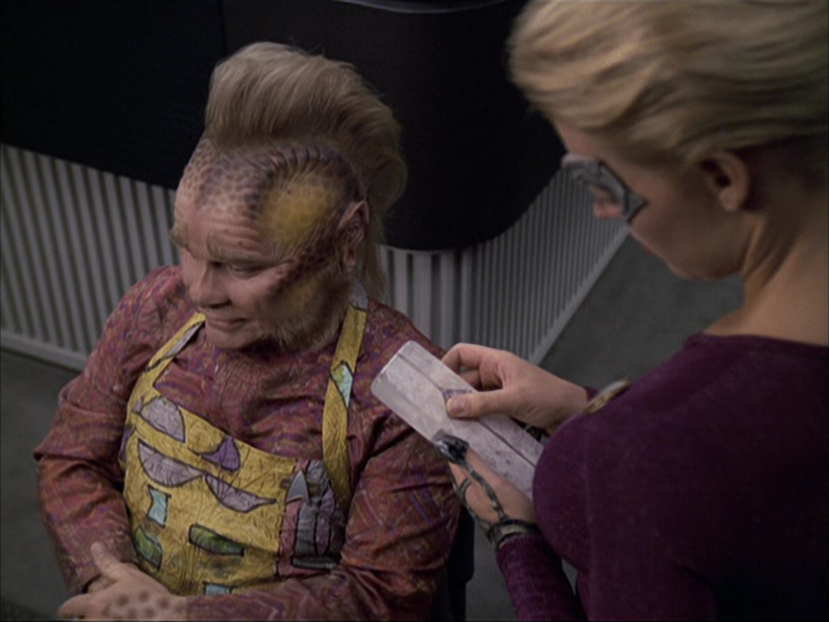 extant_StarTrek_VOY_6x05-Alice_01179.jpg