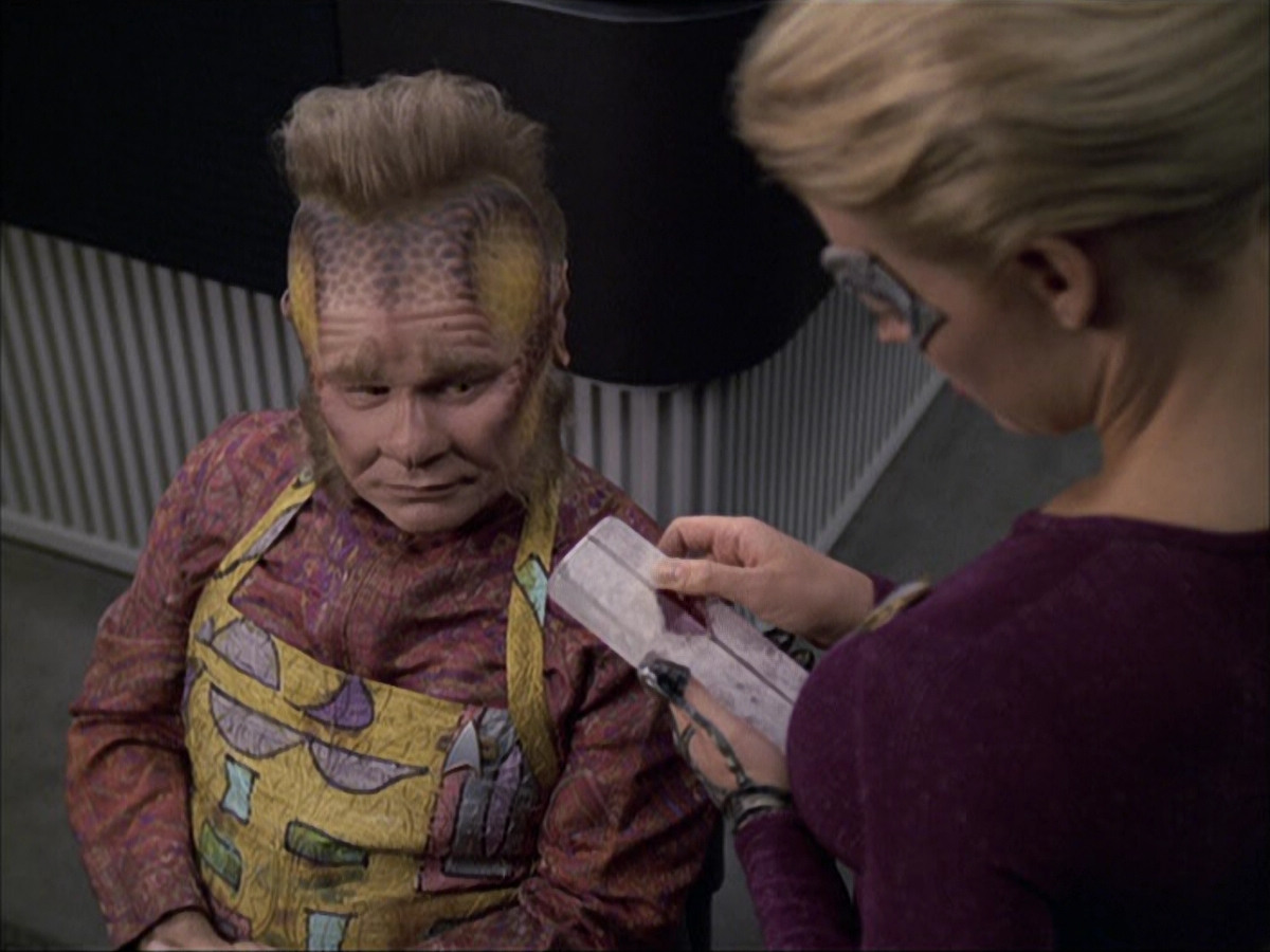 extant_StarTrek_VOY_6x05-Alice_01184.jpg