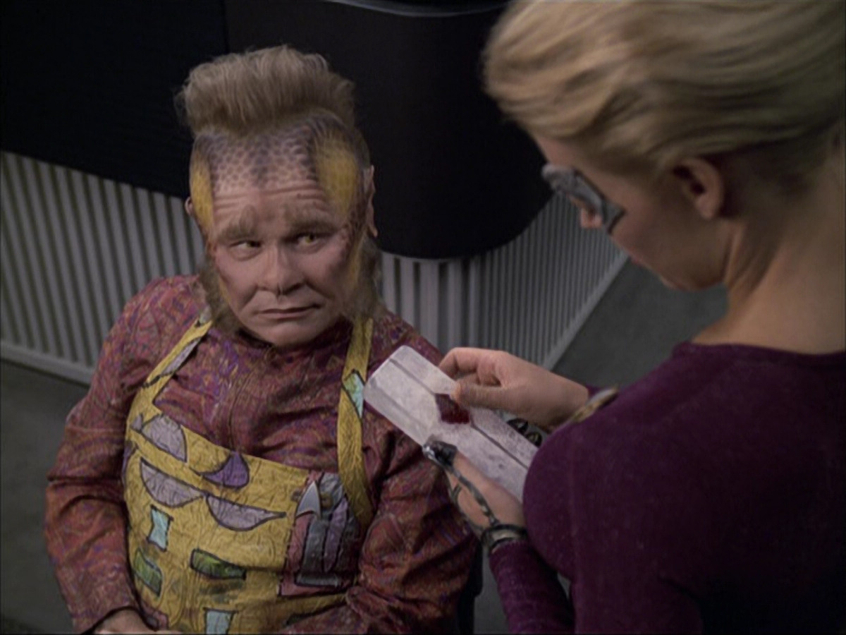 extant_StarTrek_VOY_6x05-Alice_01185.jpg