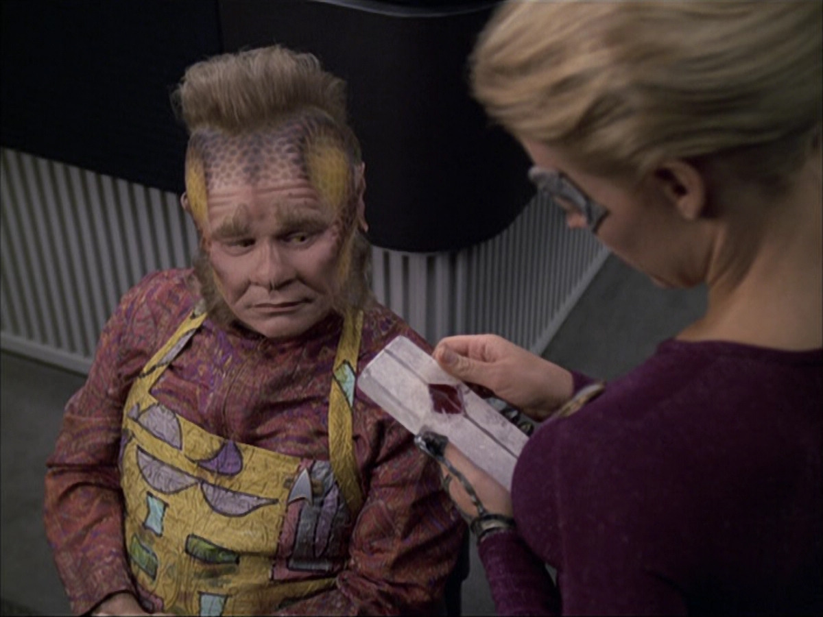 extant_StarTrek_VOY_6x05-Alice_01186.jpg