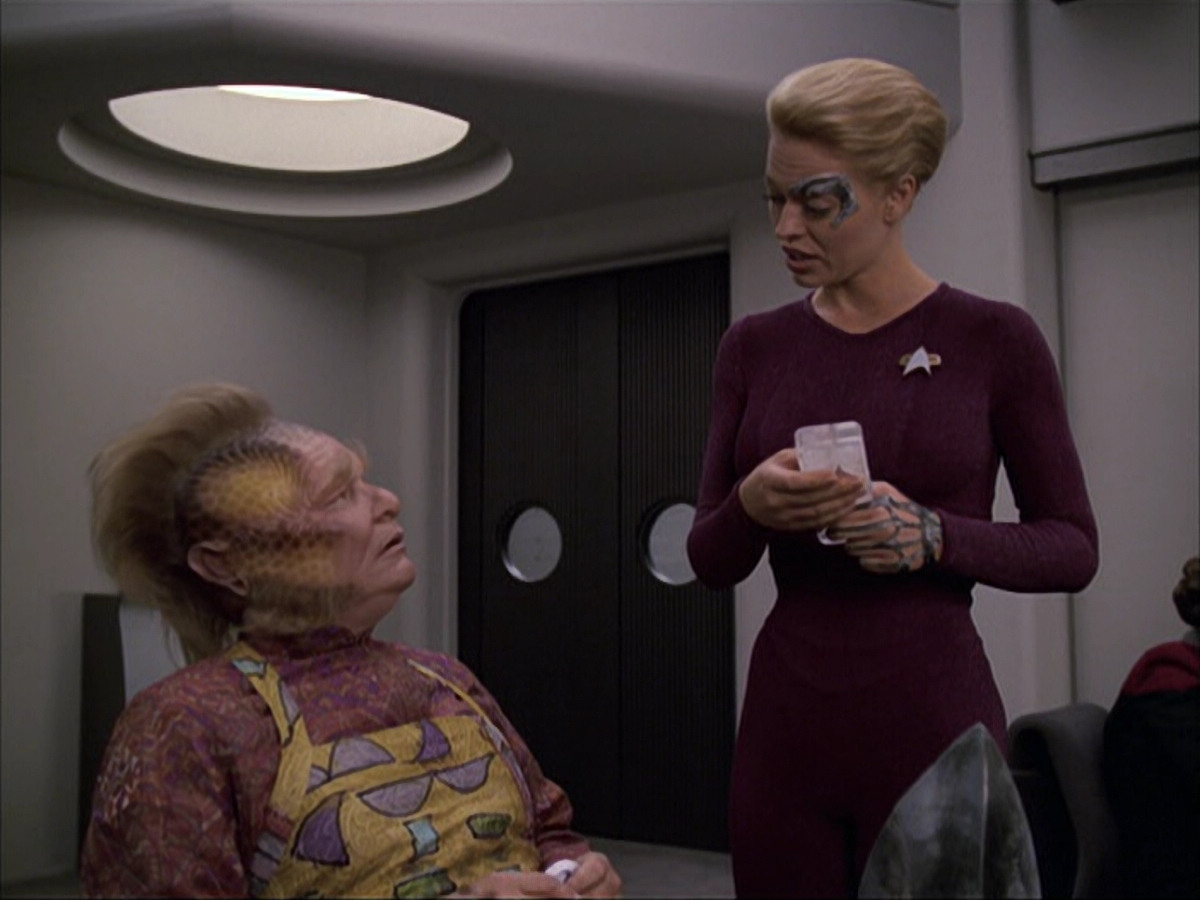 extant_StarTrek_VOY_6x05-Alice_01190.jpg