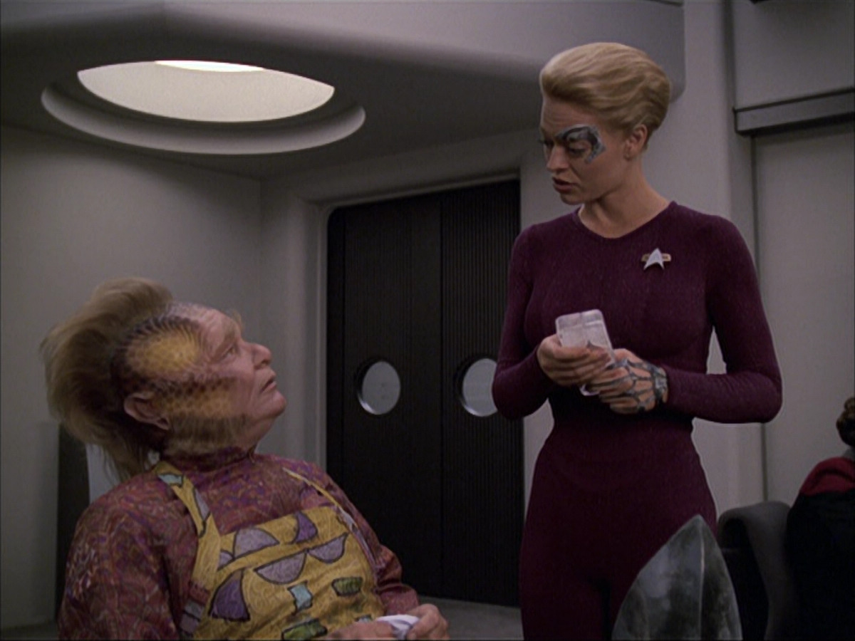 extant_StarTrek_VOY_6x05-Alice_01191.jpg