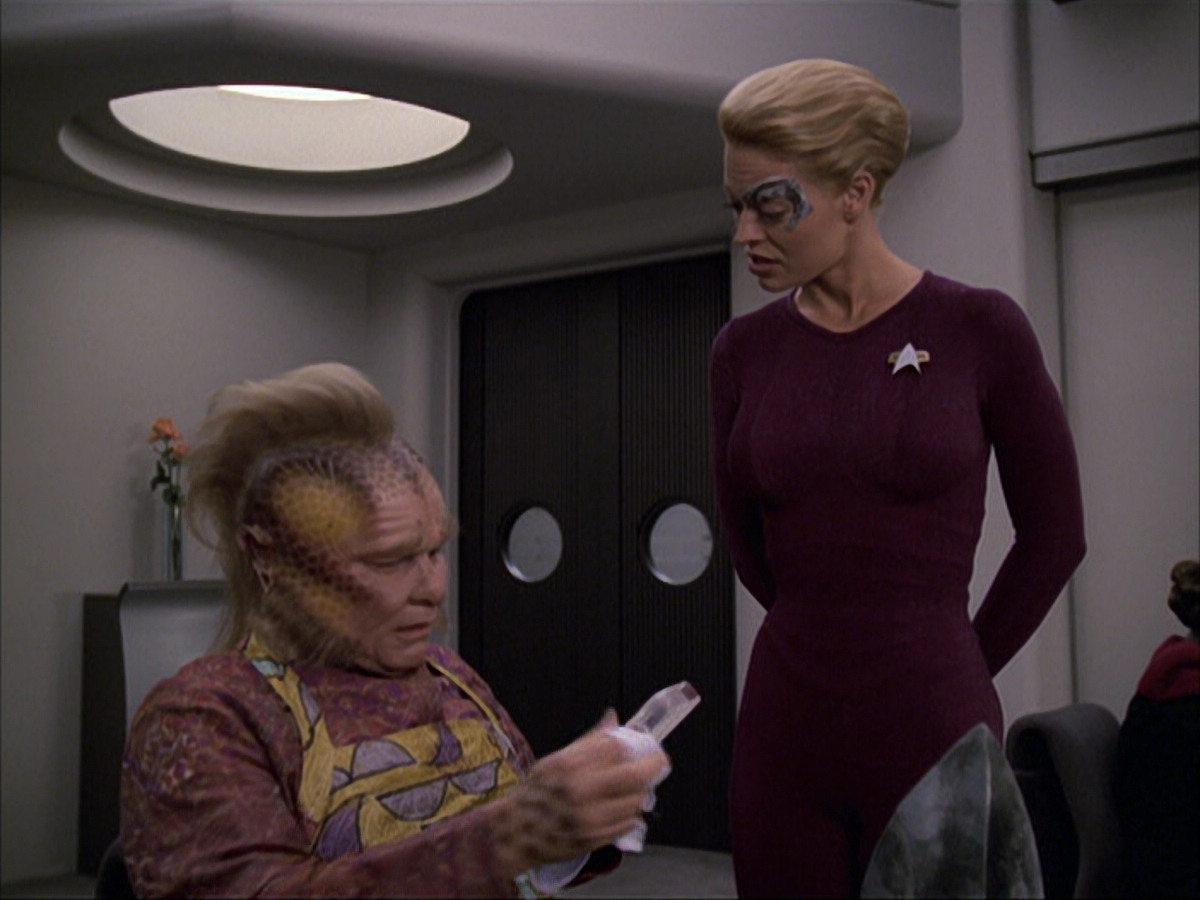 extant_StarTrek_VOY_6x05-Alice_01196.jpg