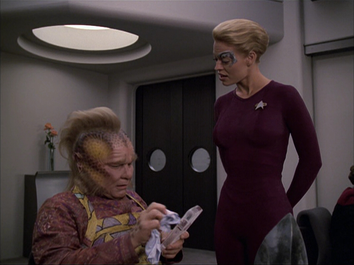 extant_StarTrek_VOY_6x05-Alice_01197.jpg