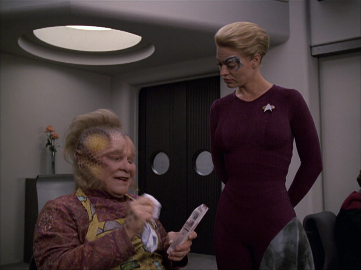extant_StarTrek_VOY_6x05-Alice_01202.jpg