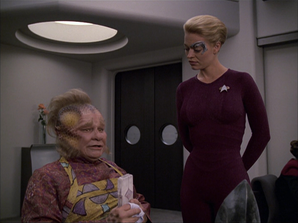 extant_StarTrek_VOY_6x05-Alice_01210.jpg