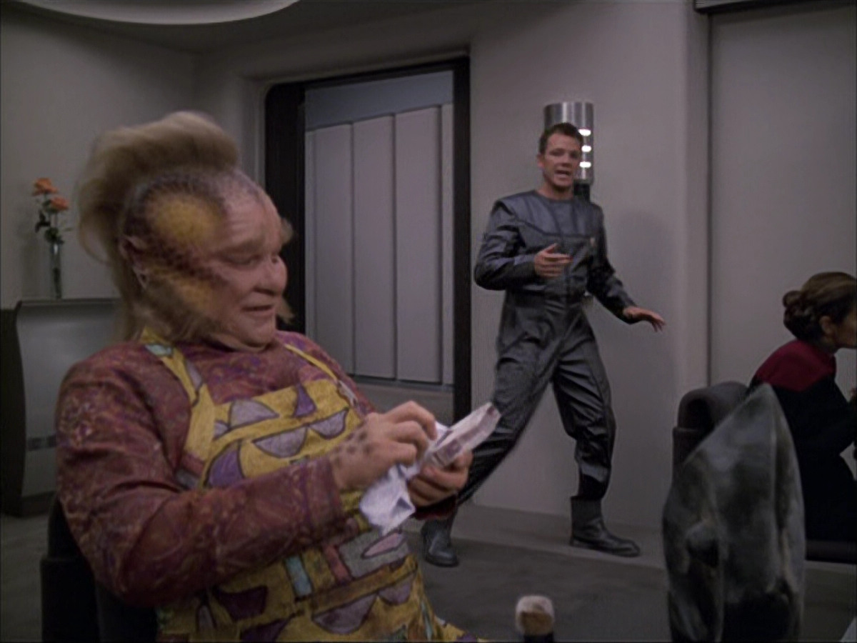 extant_StarTrek_VOY_6x05-Alice_01221.jpg