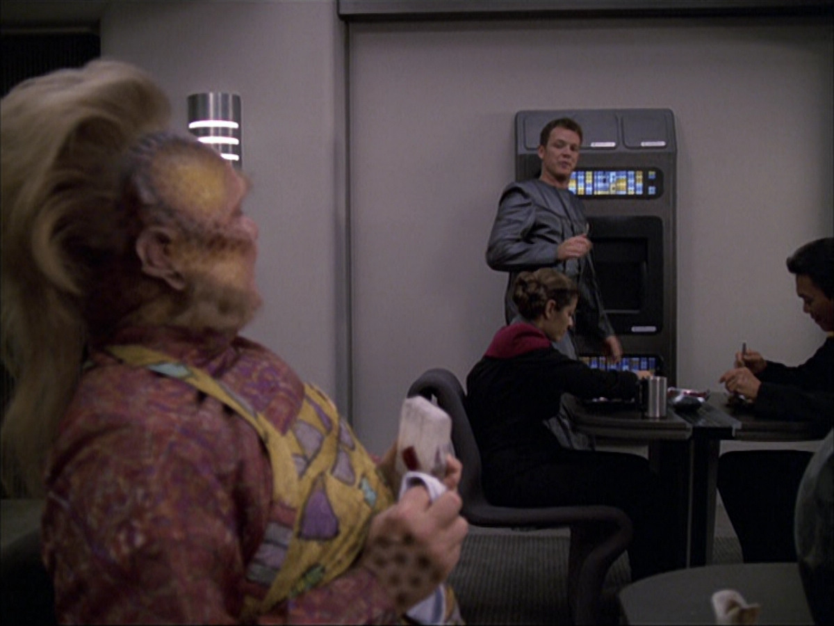 extant_StarTrek_VOY_6x05-Alice_01227.jpg