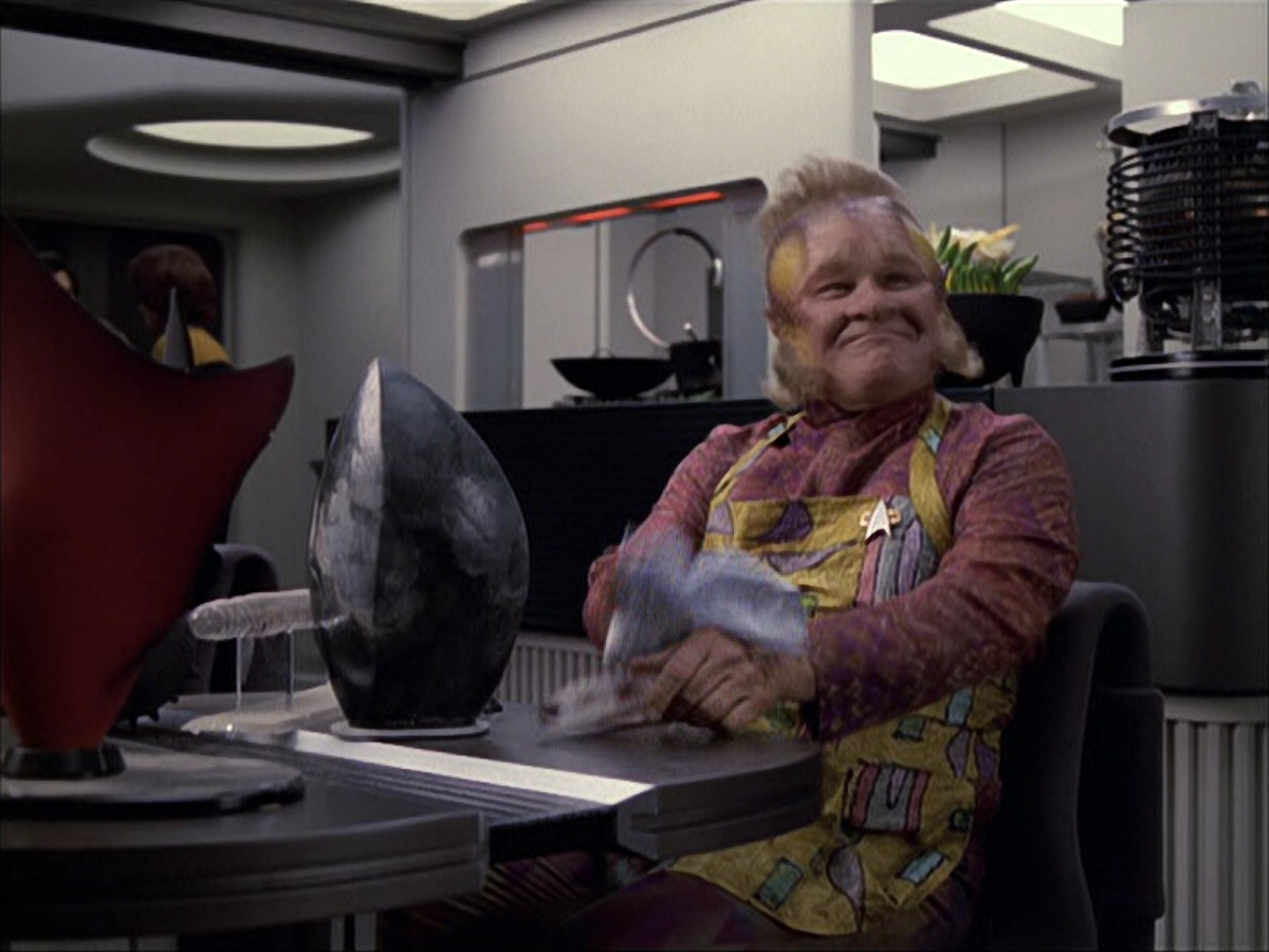 extant_StarTrek_VOY_6x05-Alice_01230.jpg