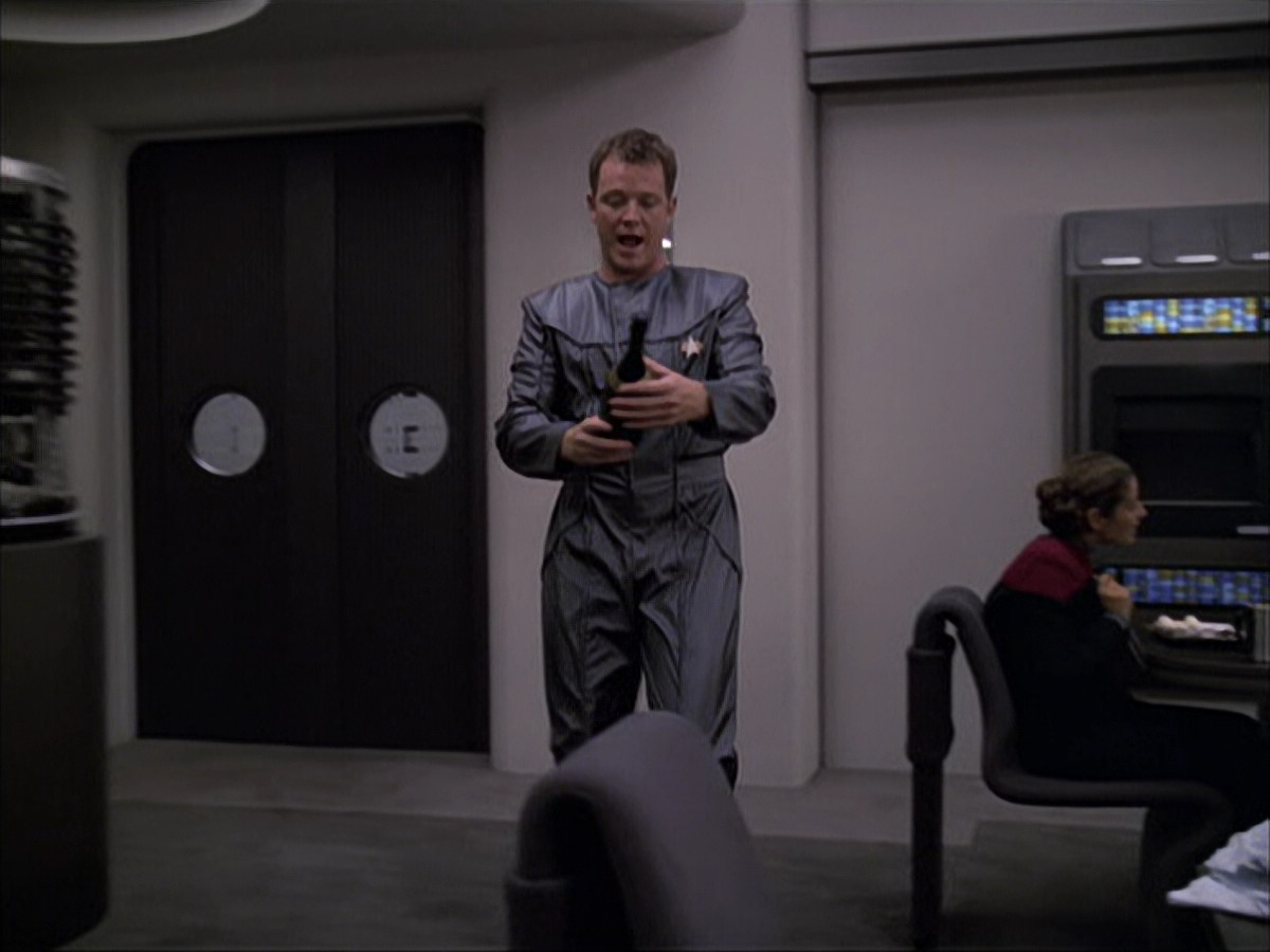 extant_StarTrek_VOY_6x05-Alice_01239.jpg
