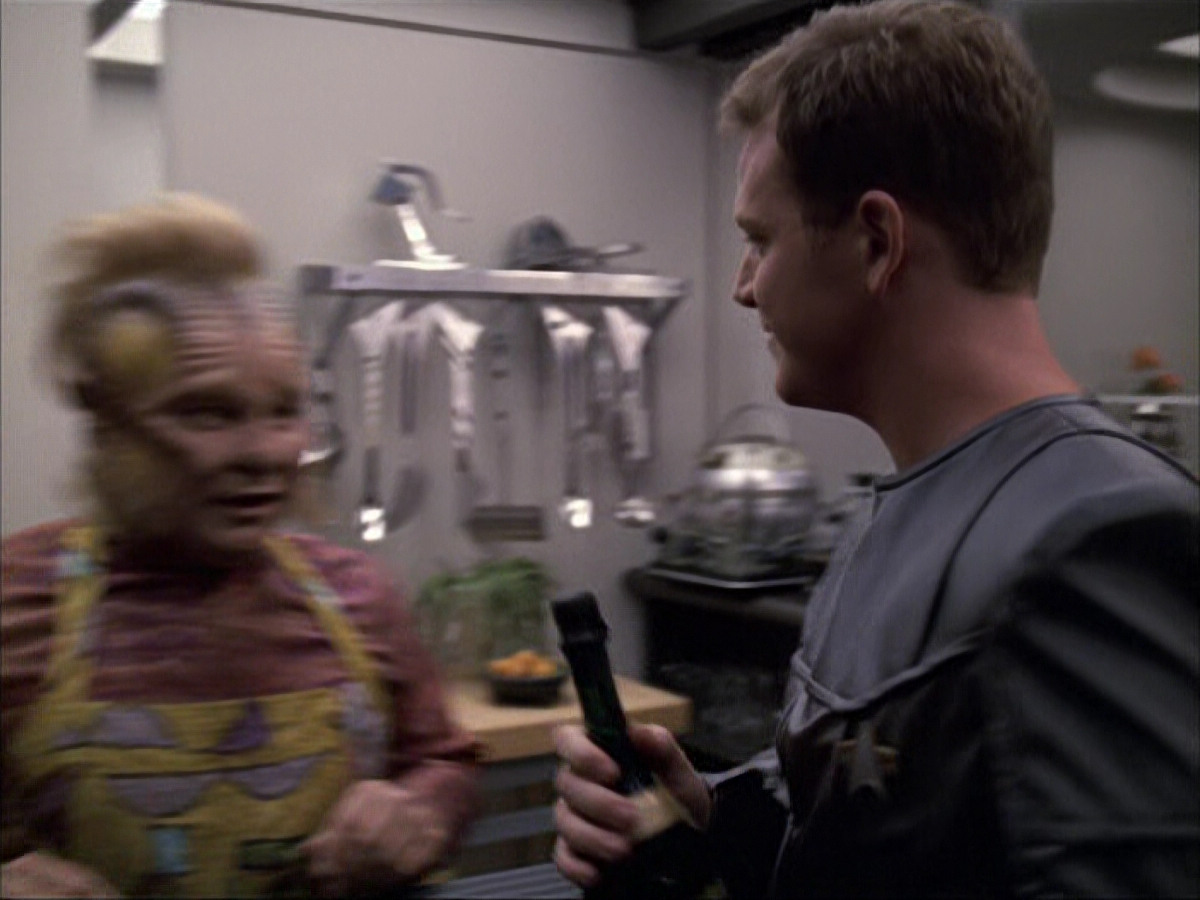 extant_StarTrek_VOY_6x05-Alice_01243.jpg