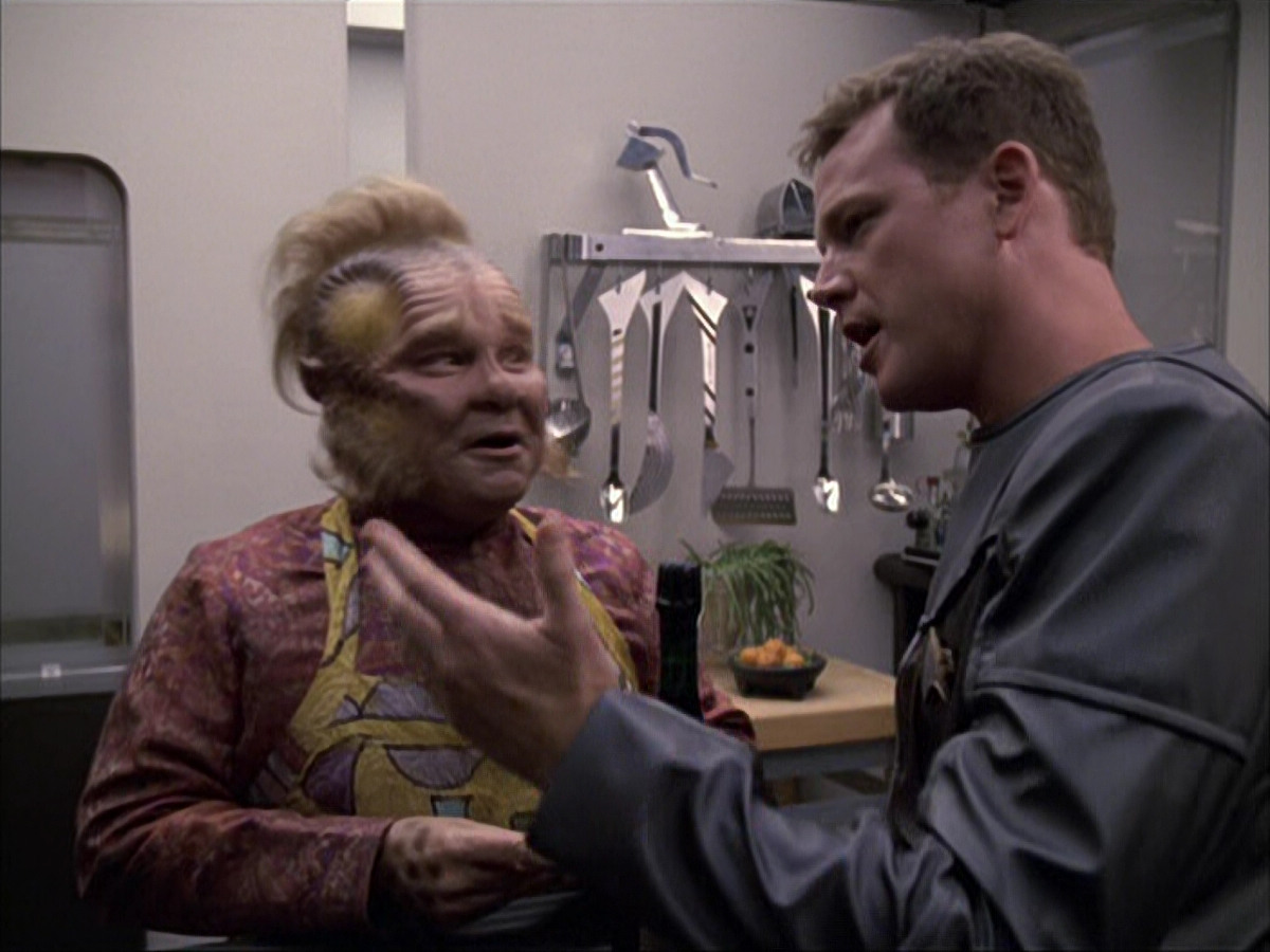 extant_StarTrek_VOY_6x05-Alice_01245.jpg