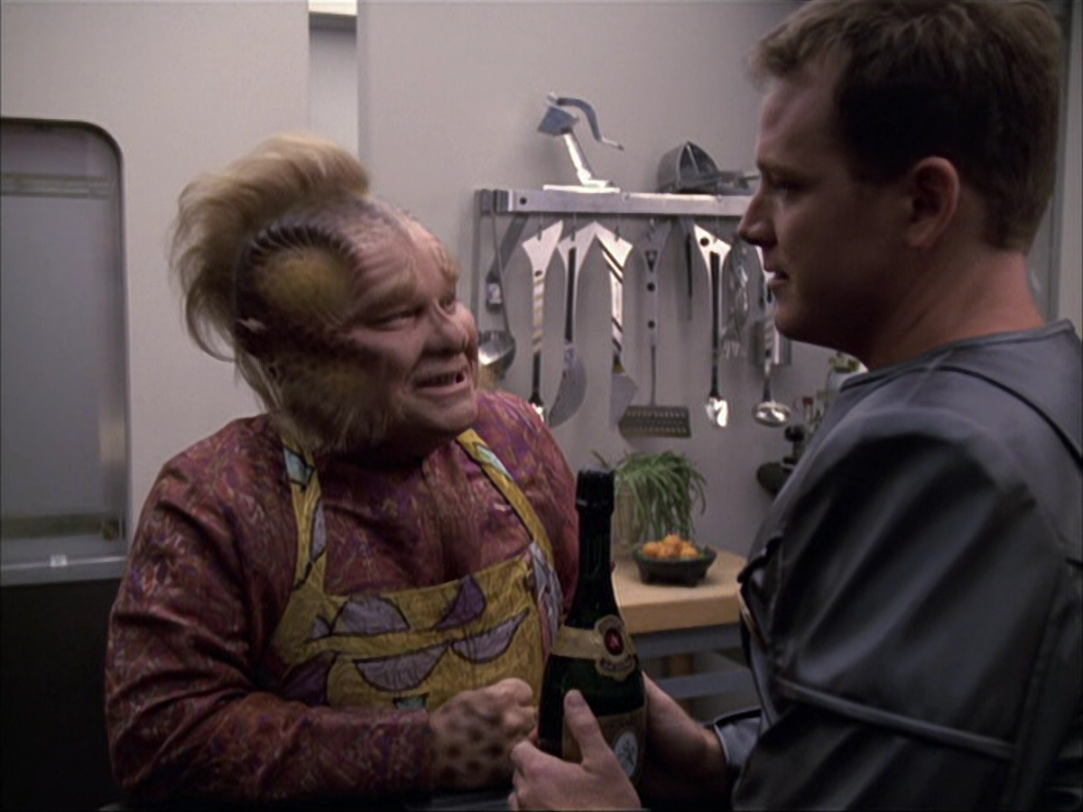 extant_StarTrek_VOY_6x05-Alice_01250.jpg