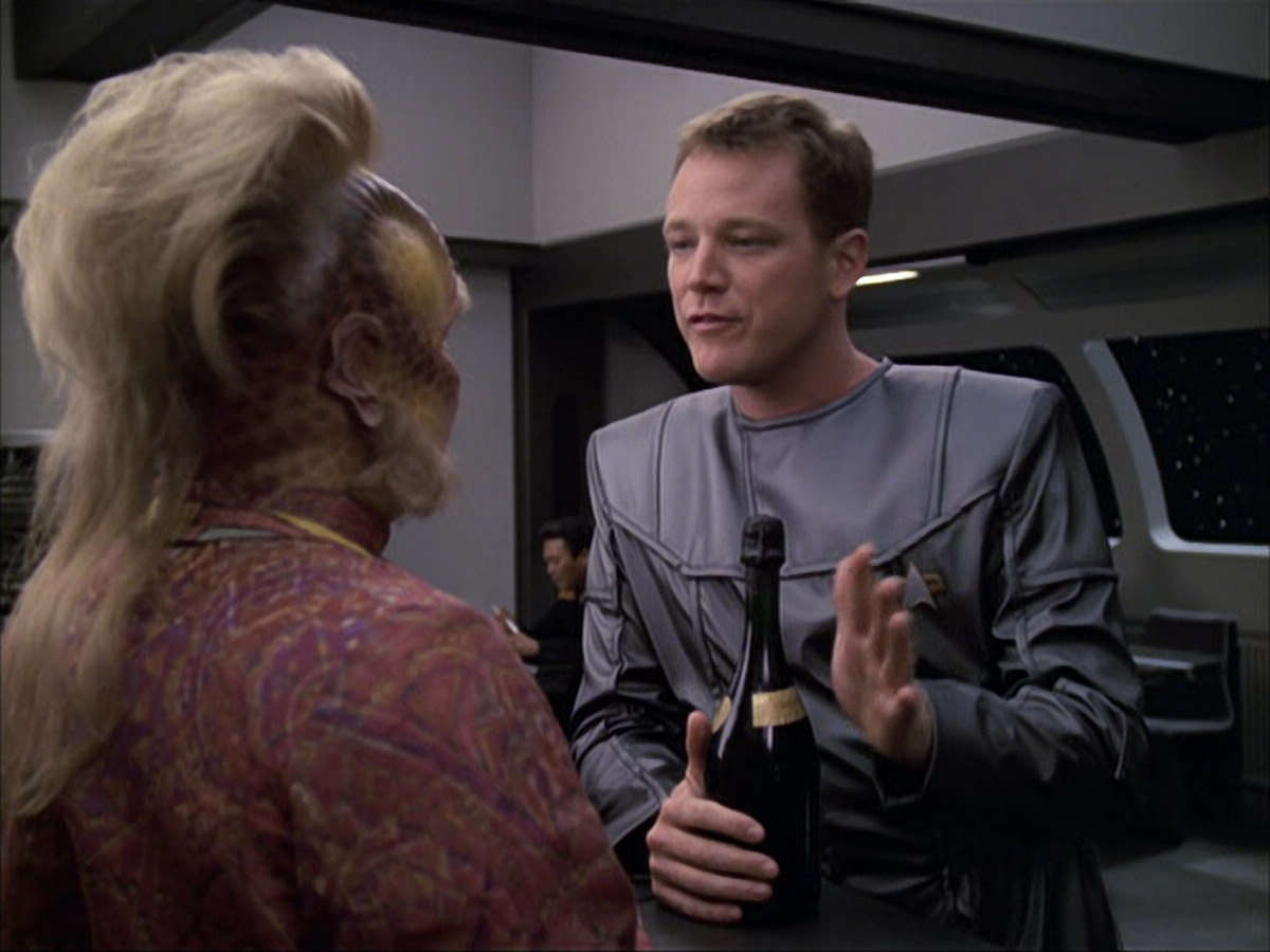extant_StarTrek_VOY_6x05-Alice_01258.jpg