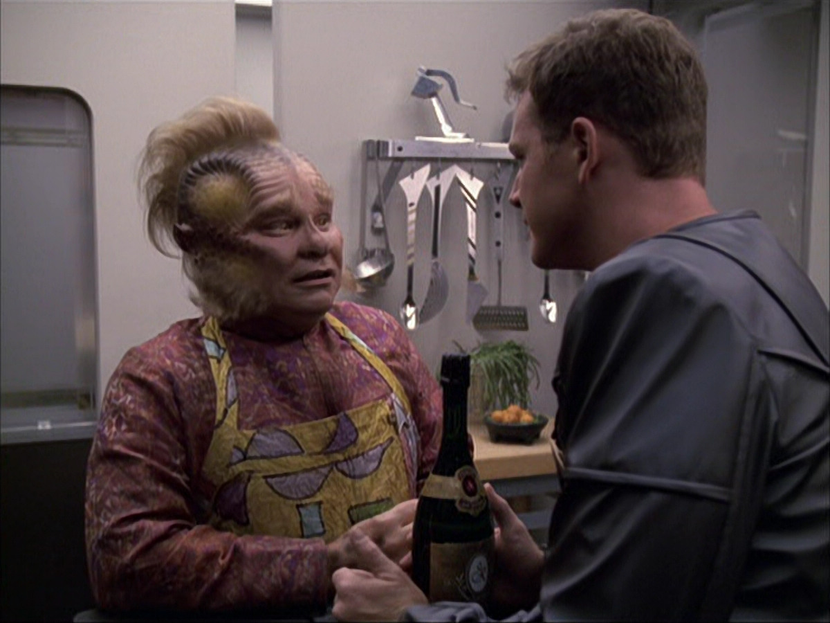 extant_StarTrek_VOY_6x05-Alice_01259.jpg