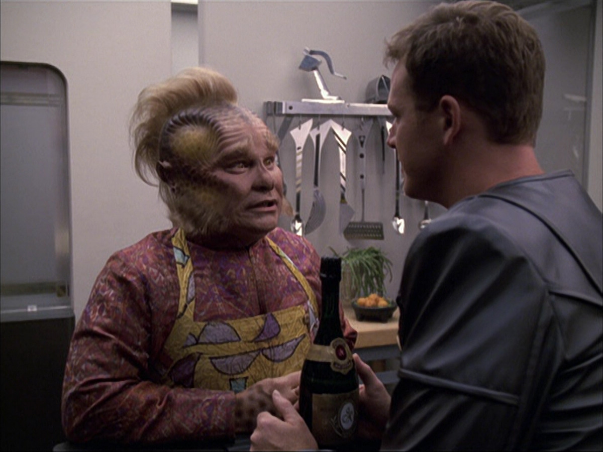 extant_StarTrek_VOY_6x05-Alice_01261.jpg