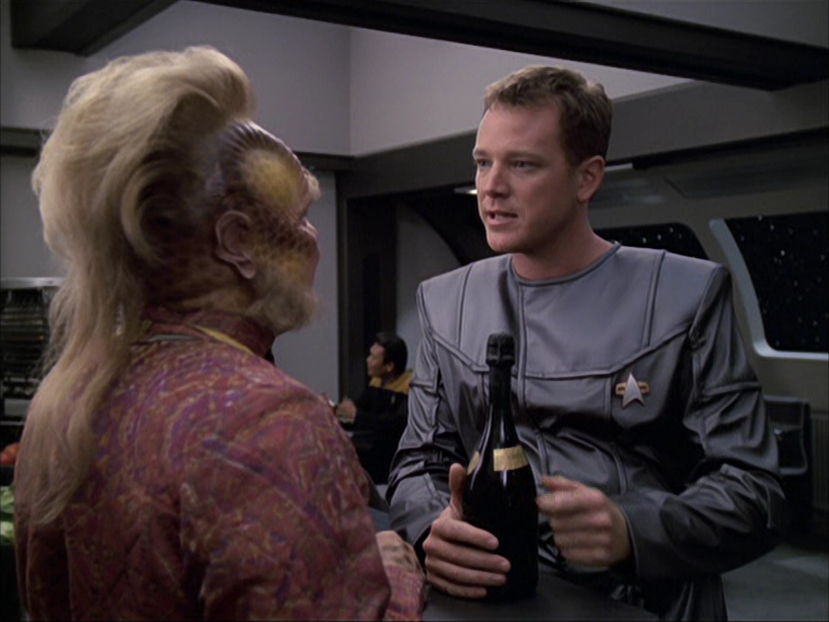 extant_StarTrek_VOY_6x05-Alice_01278.jpg