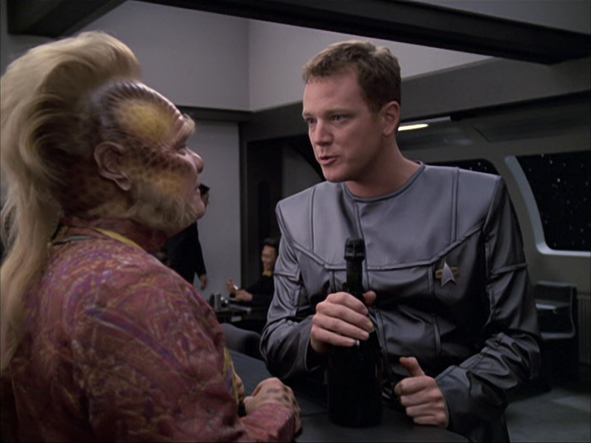 extant_StarTrek_VOY_6x05-Alice_01280.jpg