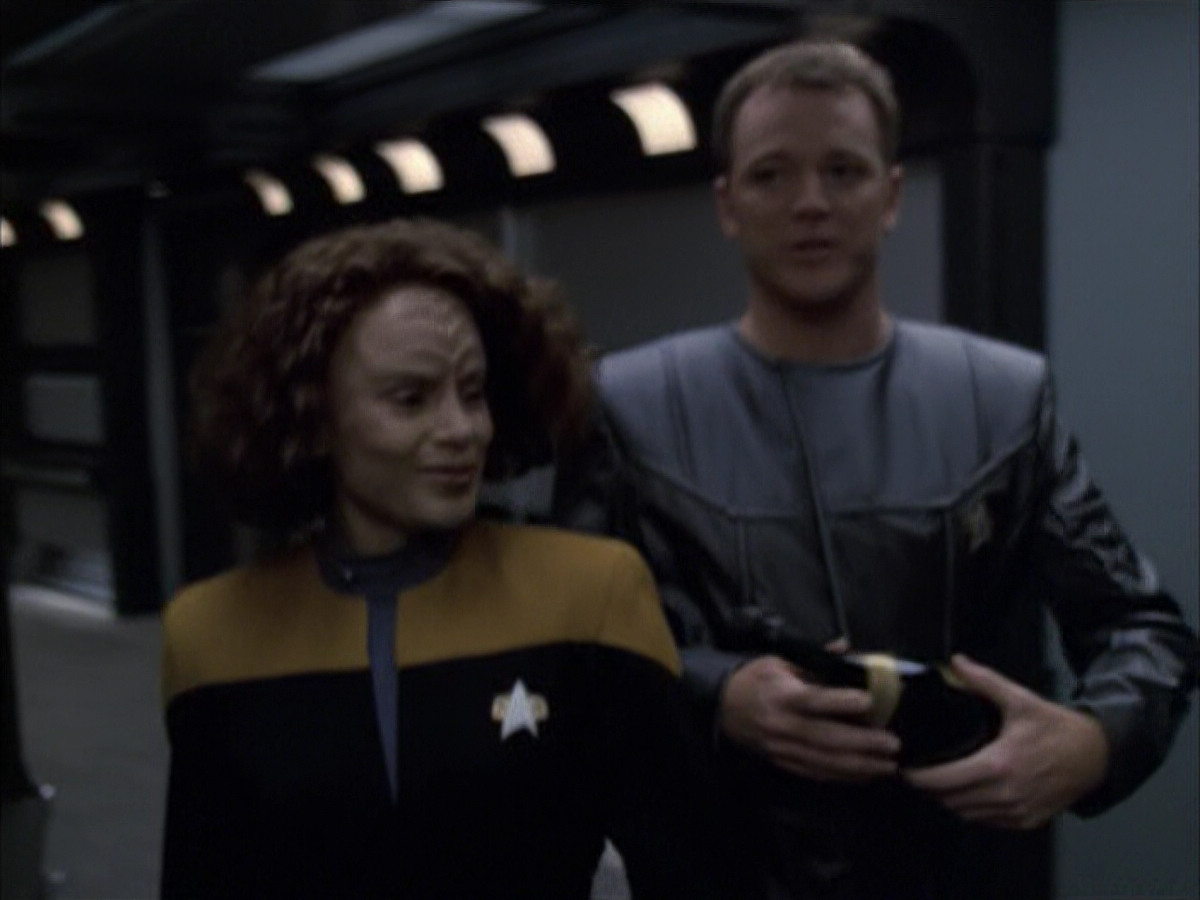 extant_StarTrek_VOY_6x05-Alice_01288.jpg