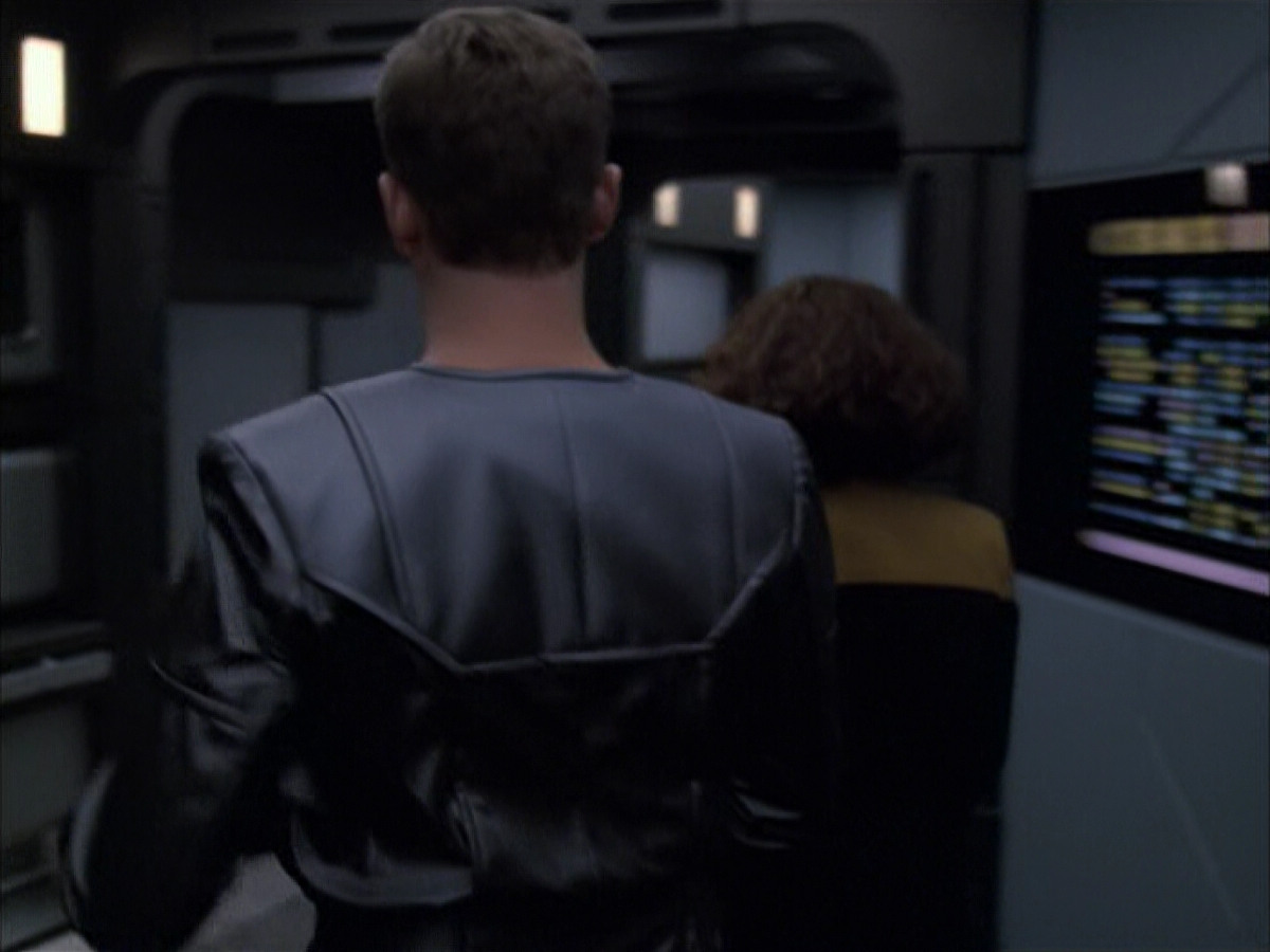 extant_StarTrek_VOY_6x05-Alice_01294.jpg