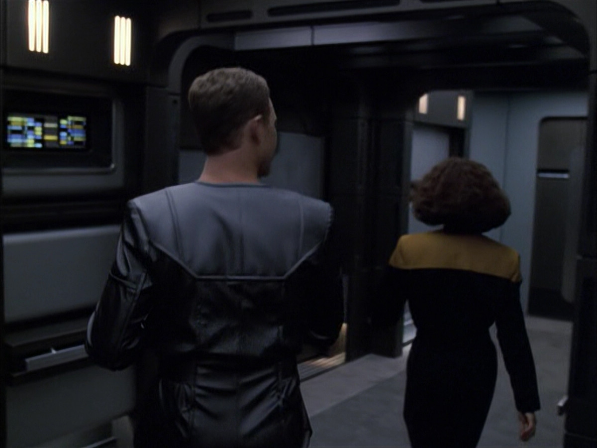 extant_StarTrek_VOY_6x05-Alice_01295.jpg