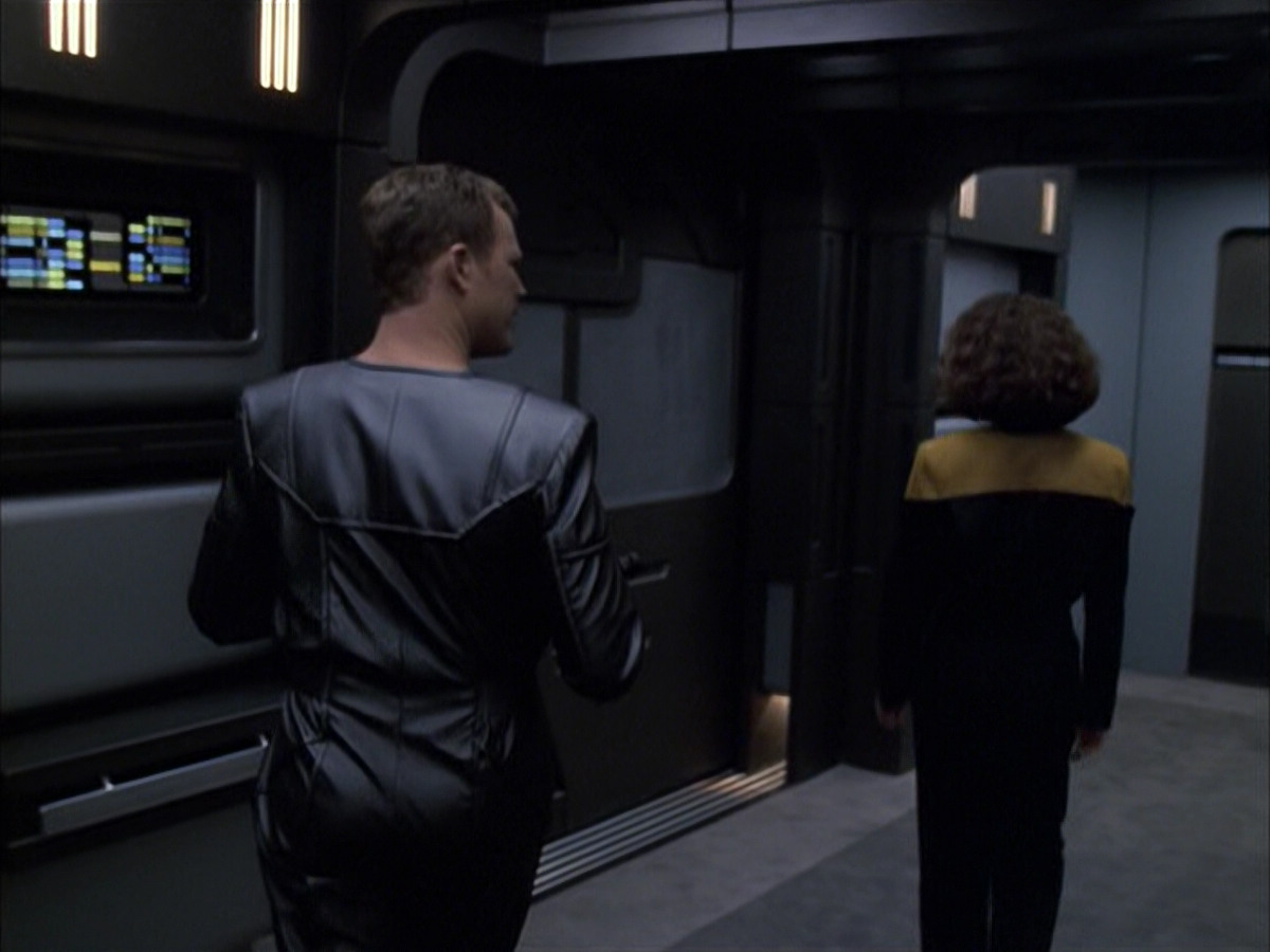 extant_StarTrek_VOY_6x05-Alice_01296.jpg