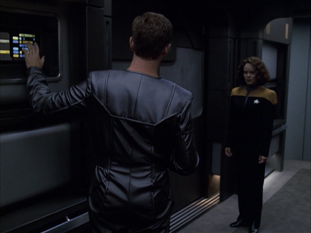 extant_StarTrek_VOY_6x05-Alice_01301.jpg