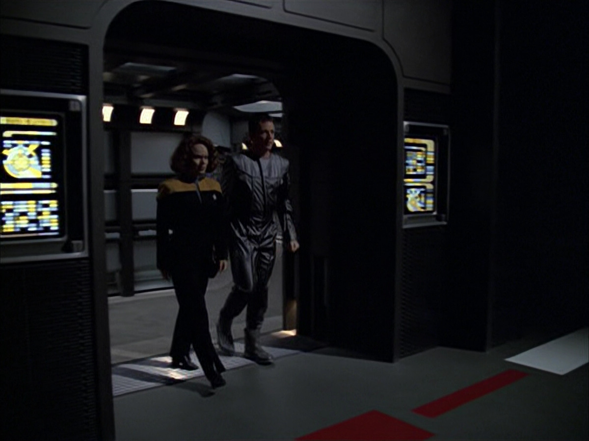 extant_StarTrek_VOY_6x05-Alice_01308.jpg