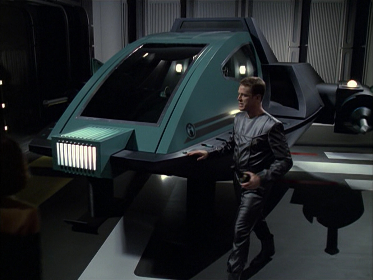 extant_StarTrek_VOY_6x05-Alice_01341.jpg