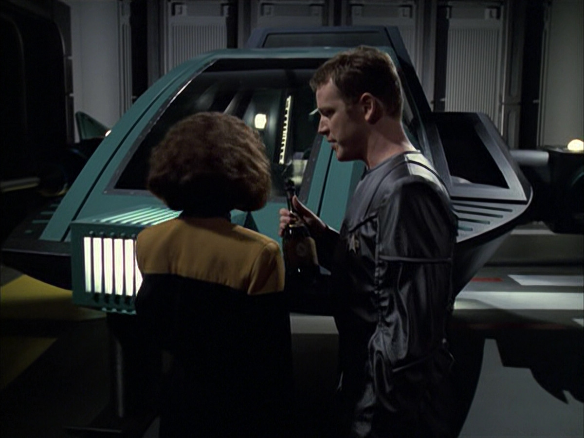extant_StarTrek_VOY_6x05-Alice_01344.jpg