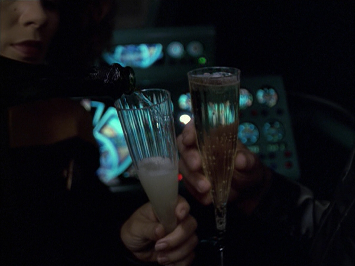 extant_StarTrek_VOY_6x05-Alice_01355.jpg