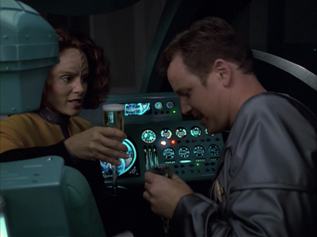extant_StarTrek_VOY_6x05-Alice_01368.jpg