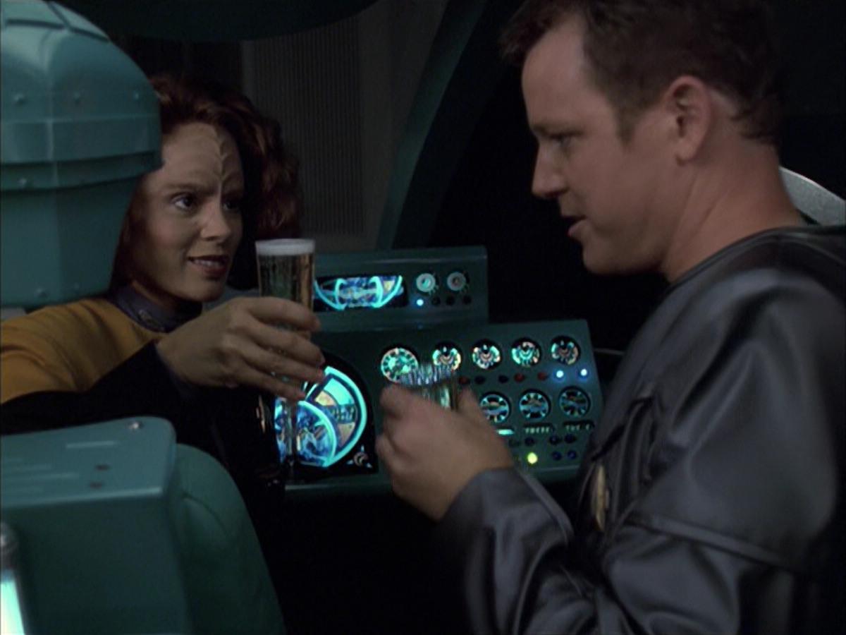extant_StarTrek_VOY_6x05-Alice_01369.jpg