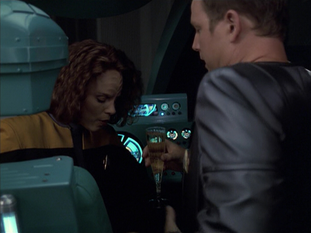 extant_StarTrek_VOY_6x05-Alice_01379.jpg