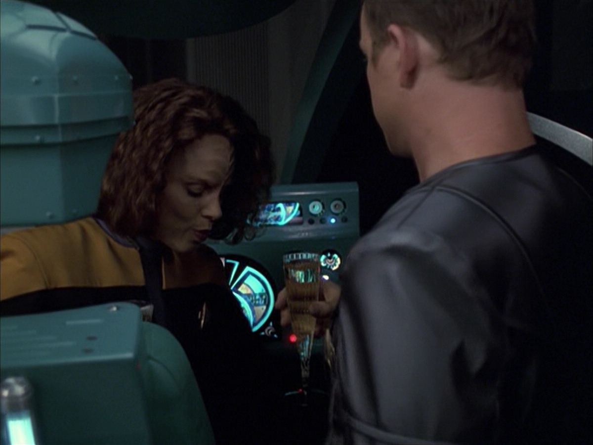 extant_StarTrek_VOY_6x05-Alice_01380.jpg