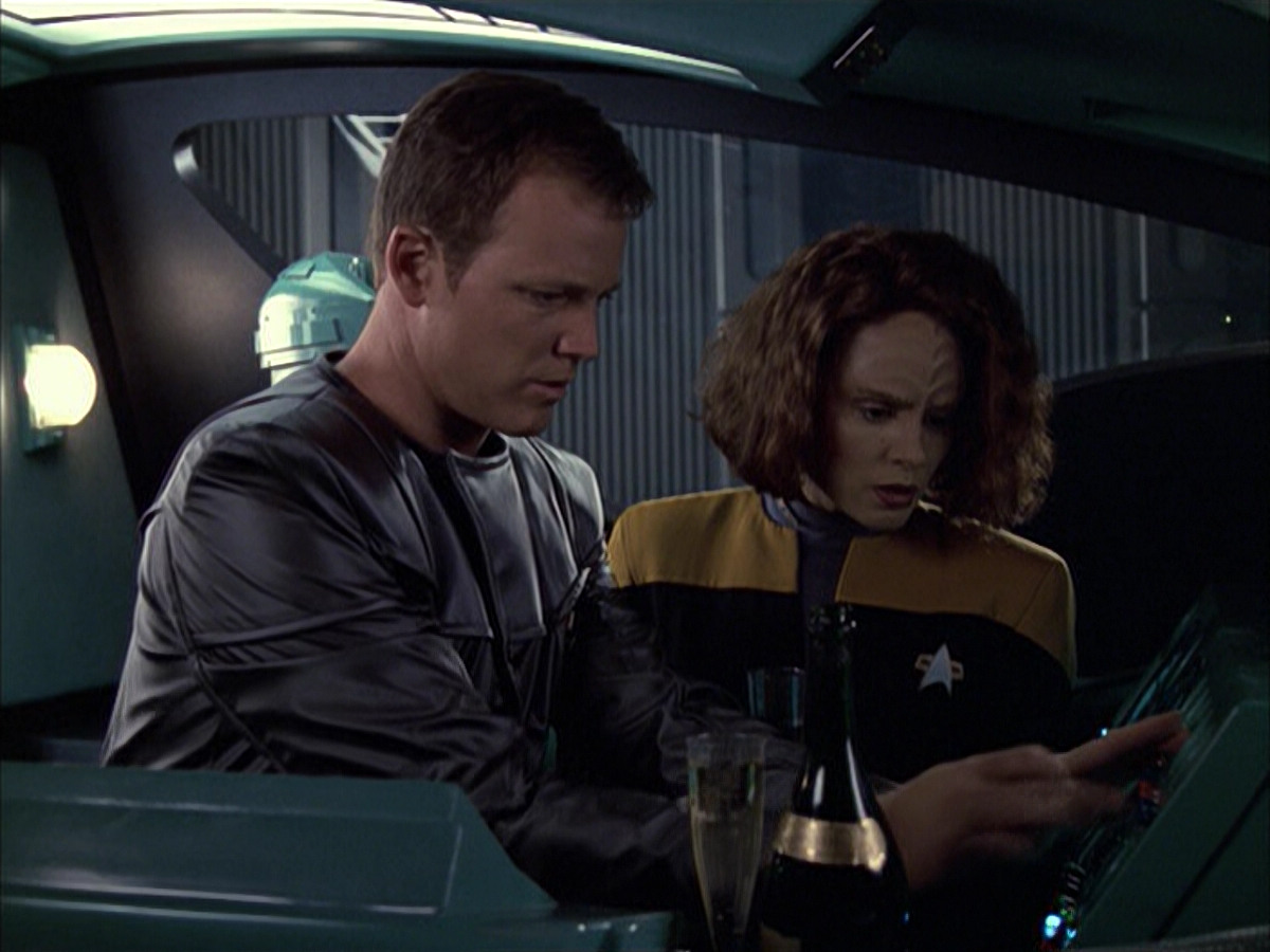 extant_StarTrek_VOY_6x05-Alice_01405.jpg