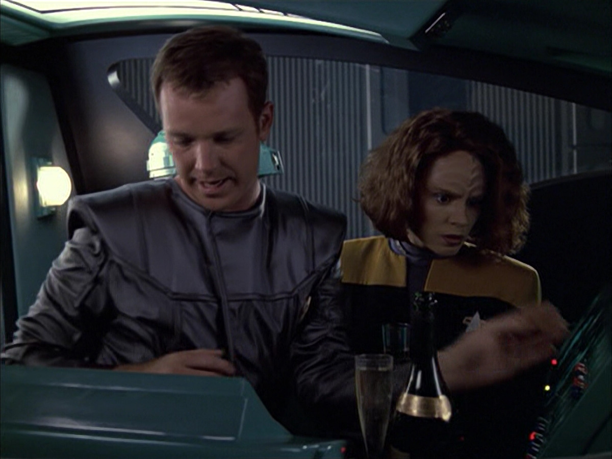 extant_StarTrek_VOY_6x05-Alice_01408.jpg