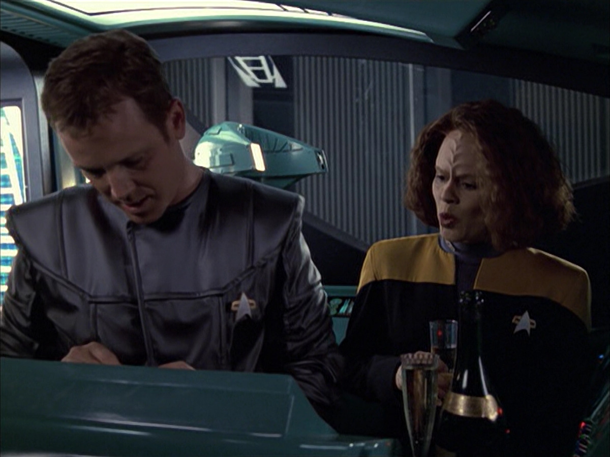 extant_StarTrek_VOY_6x05-Alice_01410.jpg