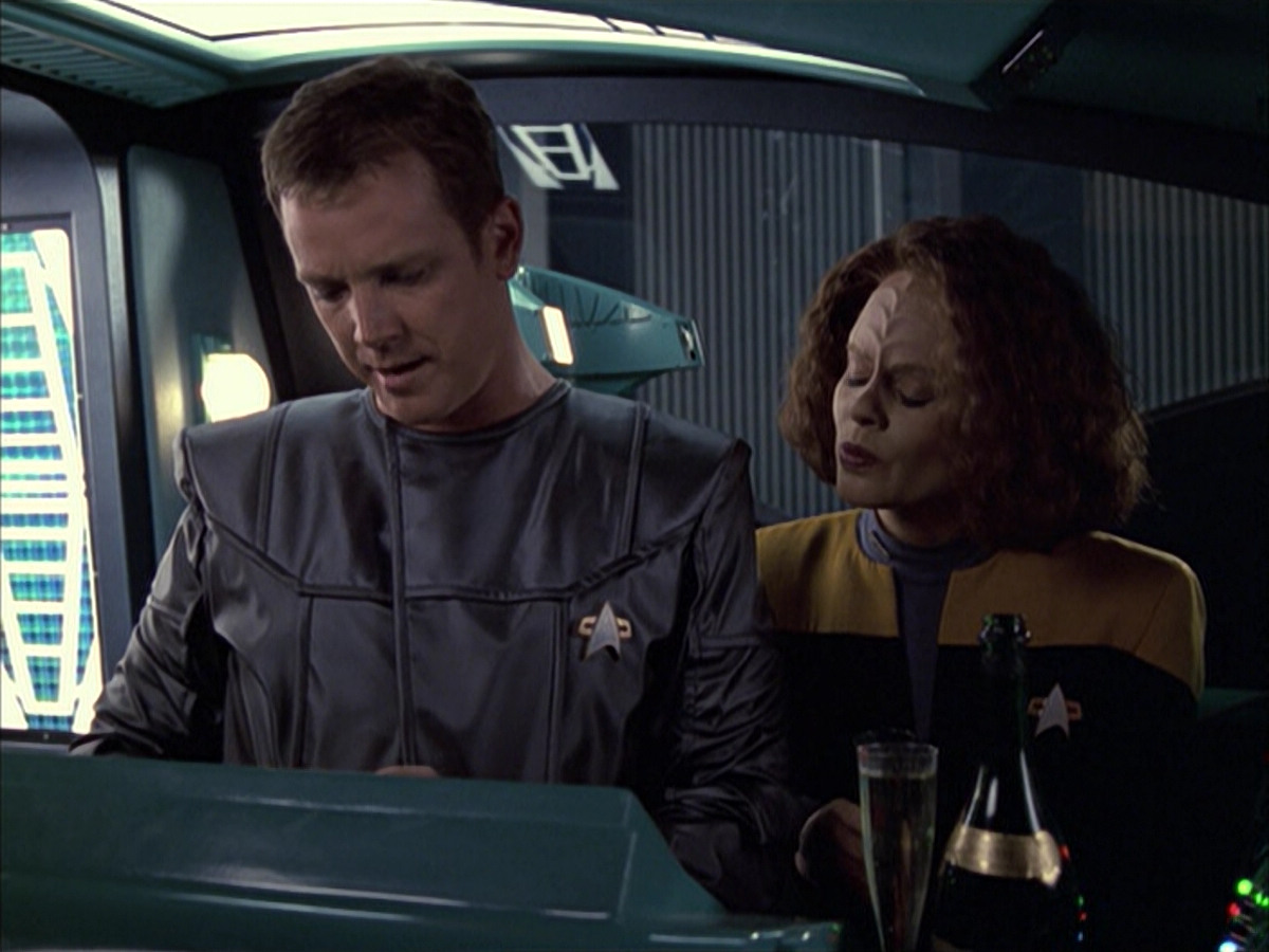 extant_StarTrek_VOY_6x05-Alice_01414.jpg
