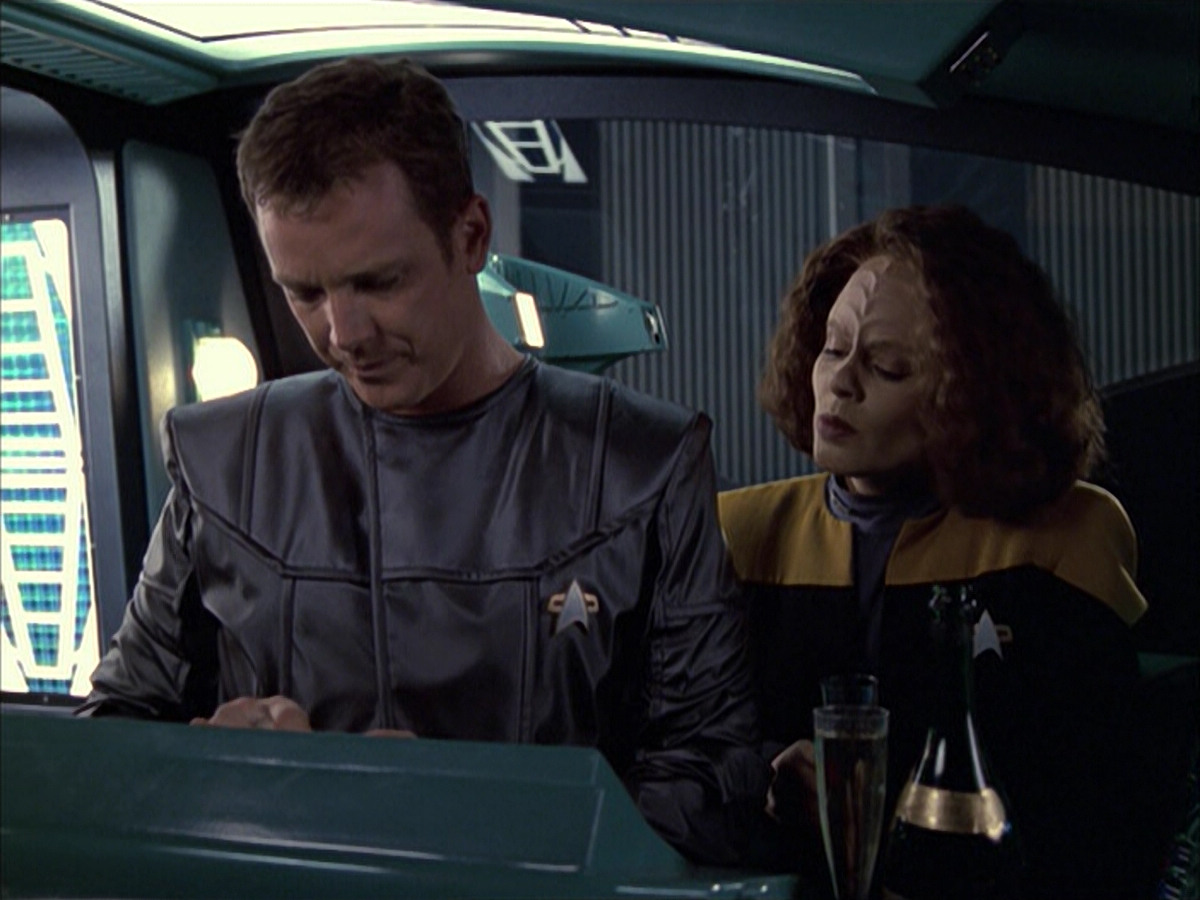 extant_StarTrek_VOY_6x05-Alice_01415.jpg