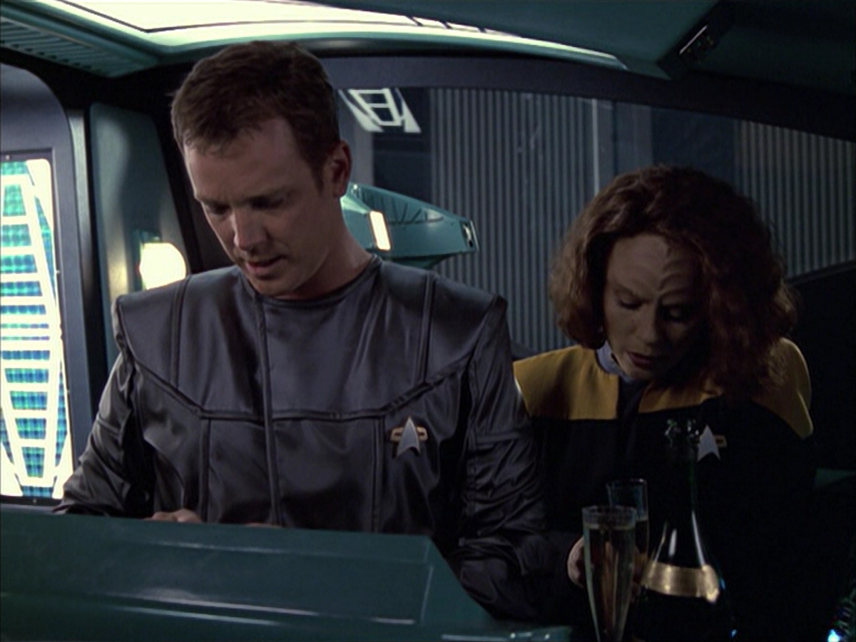 extant_StarTrek_VOY_6x05-Alice_01416.jpg