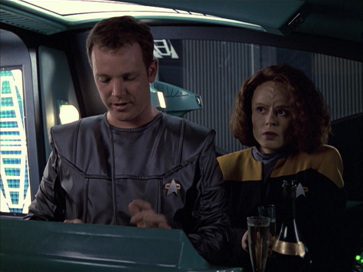 extant_StarTrek_VOY_6x05-Alice_01419.jpg